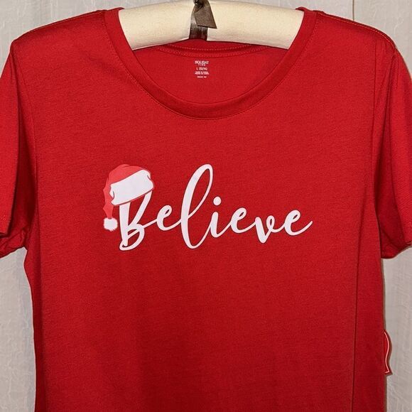 HT L Red White Logo “Believe” Santa Christmas Hat over B Short Sleeve Tee - Picture 3 of 11